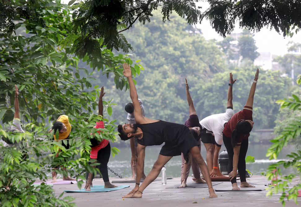 Clase de Yoga al Aire Libre - Imagen 1